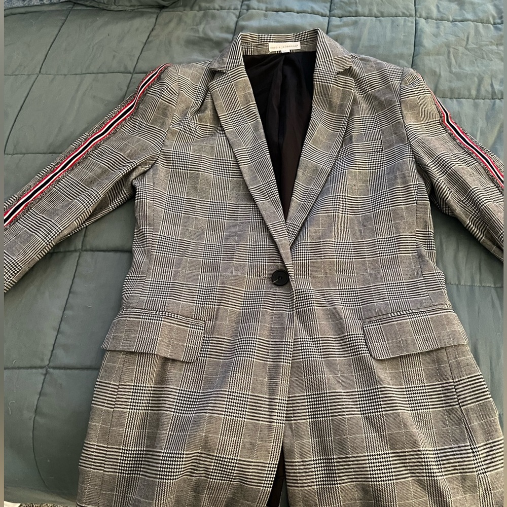 Coco + Jaimeson blazer with shoulder pads. Size small!